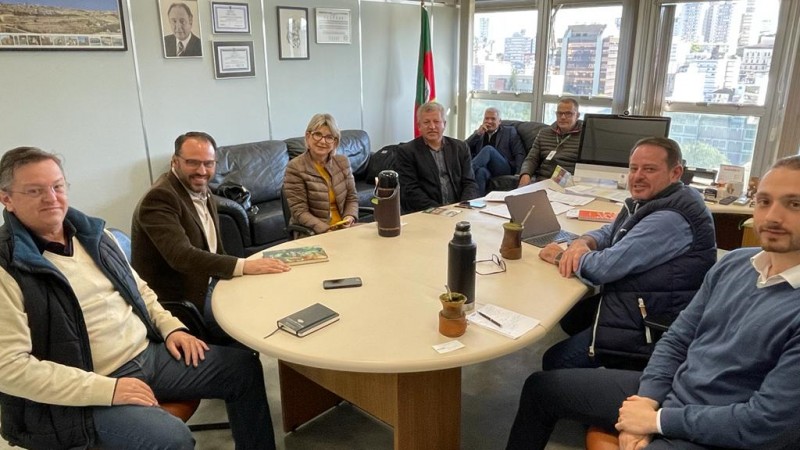 Reunião no Gabinete do Secretário de Desenvolvimento Rural, Ronaldo Santini