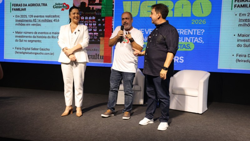 O secret&aacute;rio Gustavo Paim destacou as a&ccedil;&otilde;es da SDR ao lado da presidente da Famurs, Adriane Perin