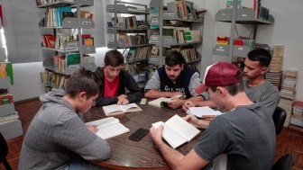 Os valores disponibilizados variam entre R$ 50 mil e R$ 300 mil, beneficiando 20 escolas